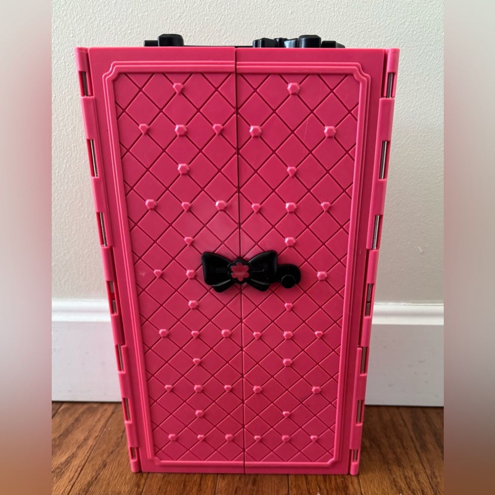 ✨NEW - Barbie Closet with clothing and accessories